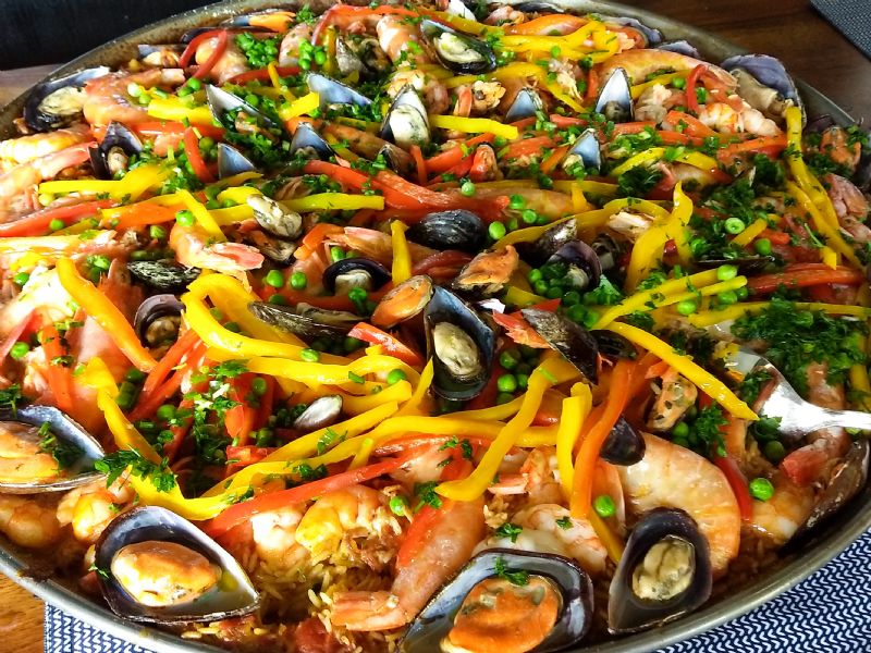 Paella de frutos do mar e Paella Caipira